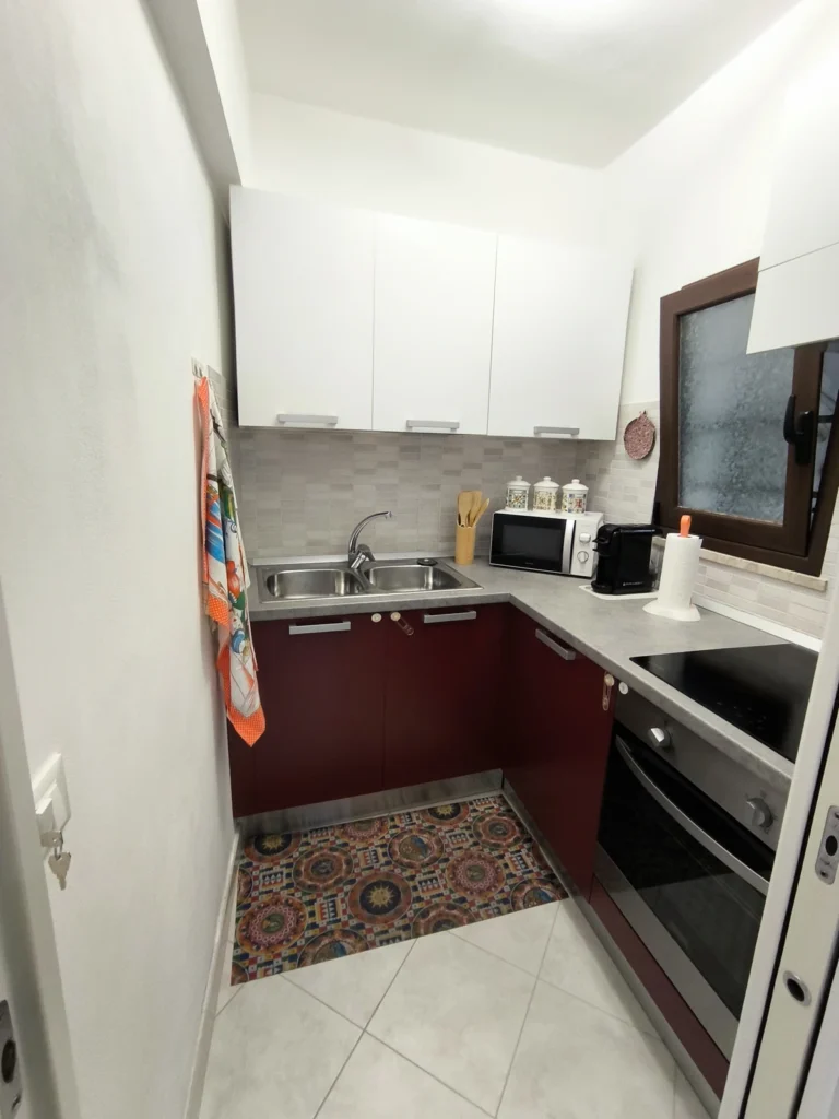 Cucina moderna e ben attrezzata